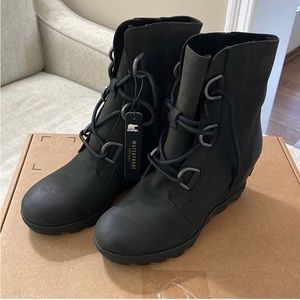 NWT Brand new Sorel Women’s Joan of Arctic Wedge ll Lace Up Boot- Size 5.5